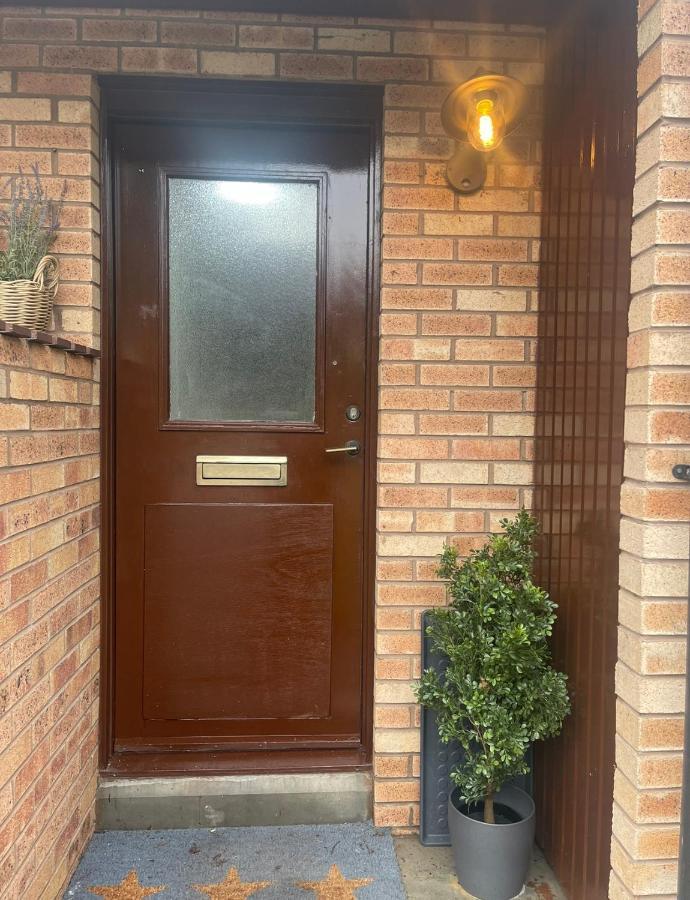 Comfortable, Modern Apartment With Parking. Inverness. Extérieur photo