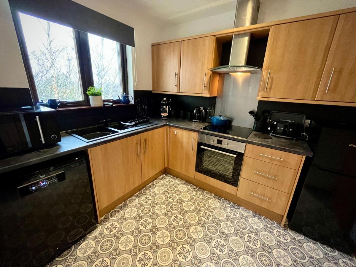 Comfortable, Modern Apartment With Parking. Inverness. Extérieur photo