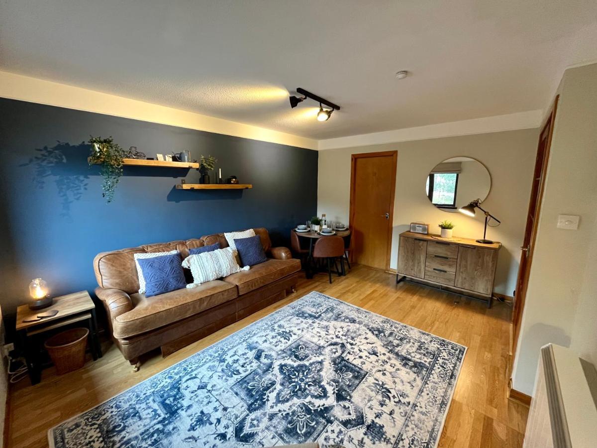 Comfortable, Modern Apartment With Parking. Inverness. Extérieur photo