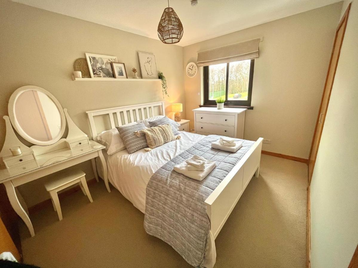 Comfortable, Modern Apartment With Parking. Inverness. Extérieur photo