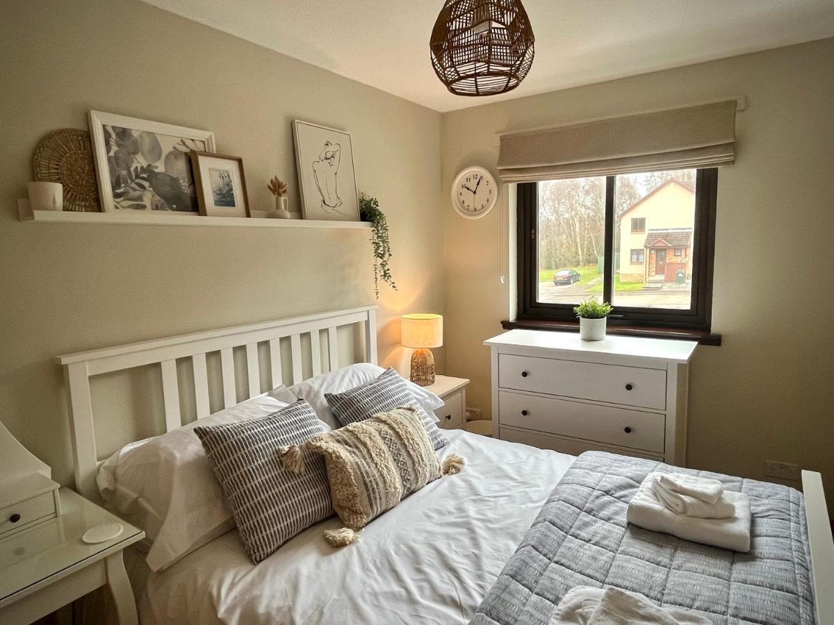 Comfortable, Modern Apartment With Parking. Inverness. Extérieur photo